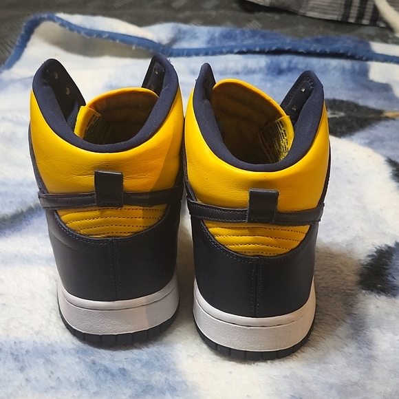 Nike Dunk High SP Michigan Wolverines - Picture 3 of 5
